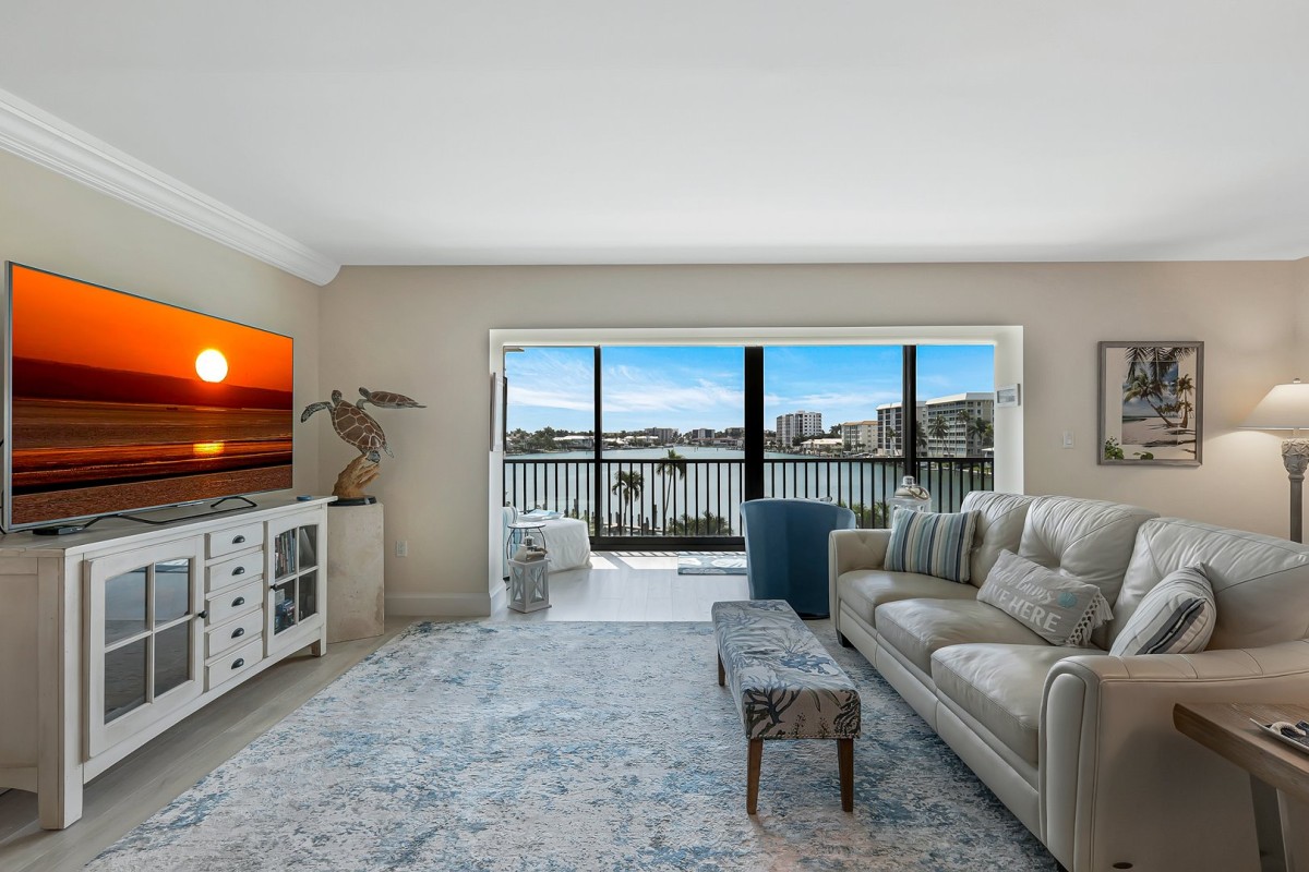 Commodore Club at The Moorings-image-1